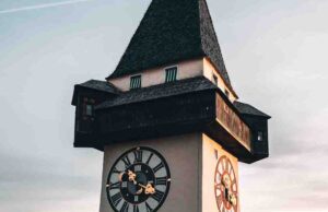 Essay: Am, im und um den Grazer Schlossberg