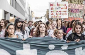 Kunst, Klima und Protest: Wer klebt, soll haften