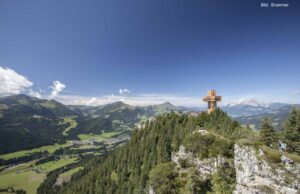Die Buchensteinwand über dem Pillerseetal