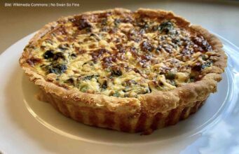 Fritz bemehlt die Arbeitsfläche und: Quiche, Baby!